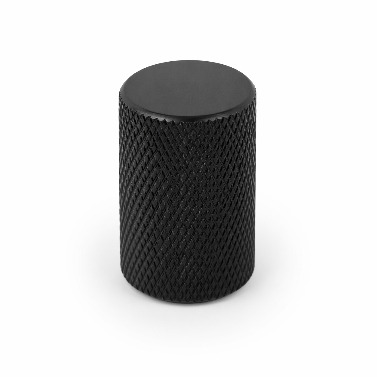Pomo metálico cilíndrico para muebles de cocina y cajones. Diseño compacto de 17,5 mm en inox, negro mate o latón cepillado con agarre cómodo y moderno.