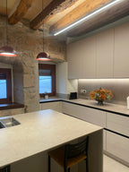 Puertas de cocina en tonos pastel a medida para renovar armarios sin obra. Acabados suaves y modernos con bisagras incluidas para cocinas actuales.