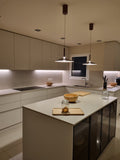 Puertas de cocina blancas a medida para renovar armarios sin obra. Acabados blanco brillo y mate con bisagras incluidas, ideales para cocinas modernas y luminosas.