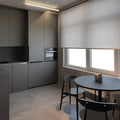 Puertas de cocina FENIX® antihuellas a medida para renovar armarios sin obra. Acabado supermate, tacto suave y alta resistencia a arañazos con bisagras incluidas.