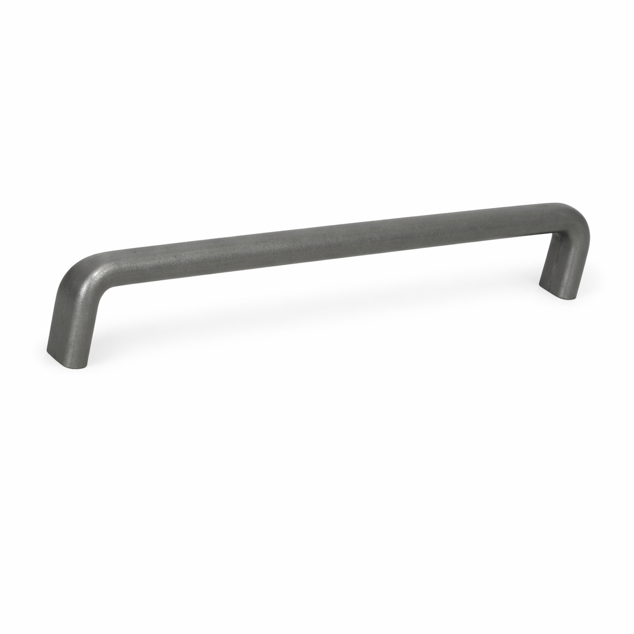 Tirador metálico de cocina con diseño curvo y ergonómico. Tirador de 137 mm en níquel cepillado o peltre, ideal para cocinas modernas y elegantes.